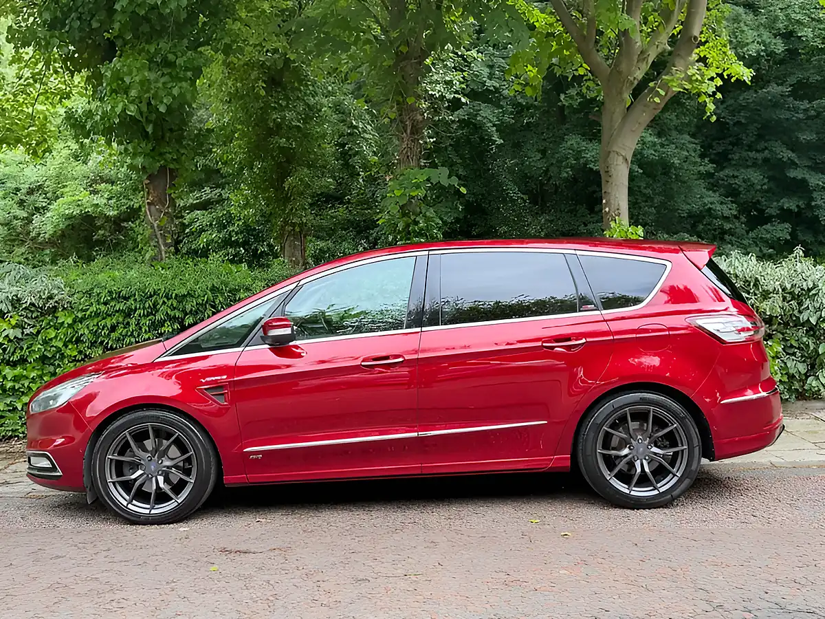 Used 2017 Ford S-Max Vignale Red - Interior and Exterior details 9