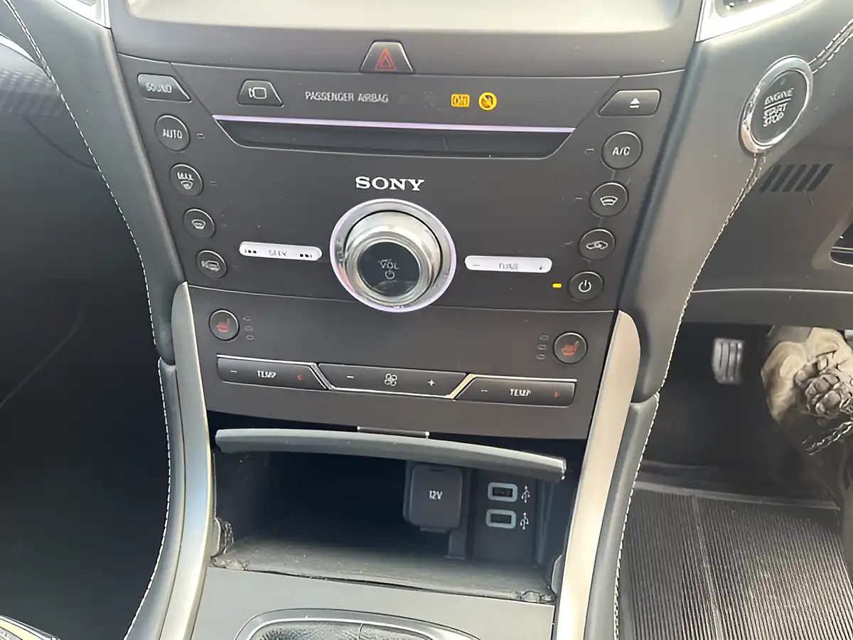Used 2017 Ford S-Max Vignale White - Interior and Exterior details 11