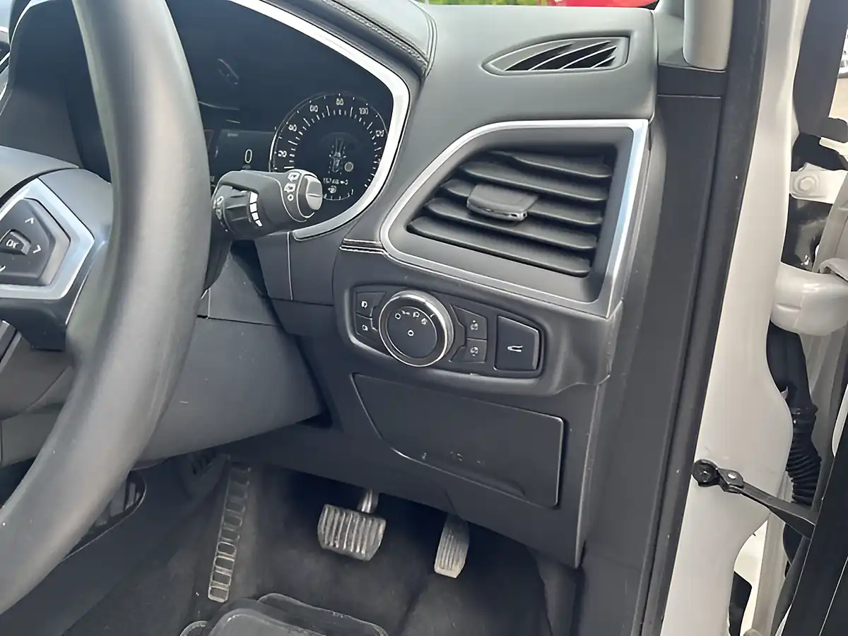 Used 2017 Ford S-Max Vignale White - Interior and Exterior details 19