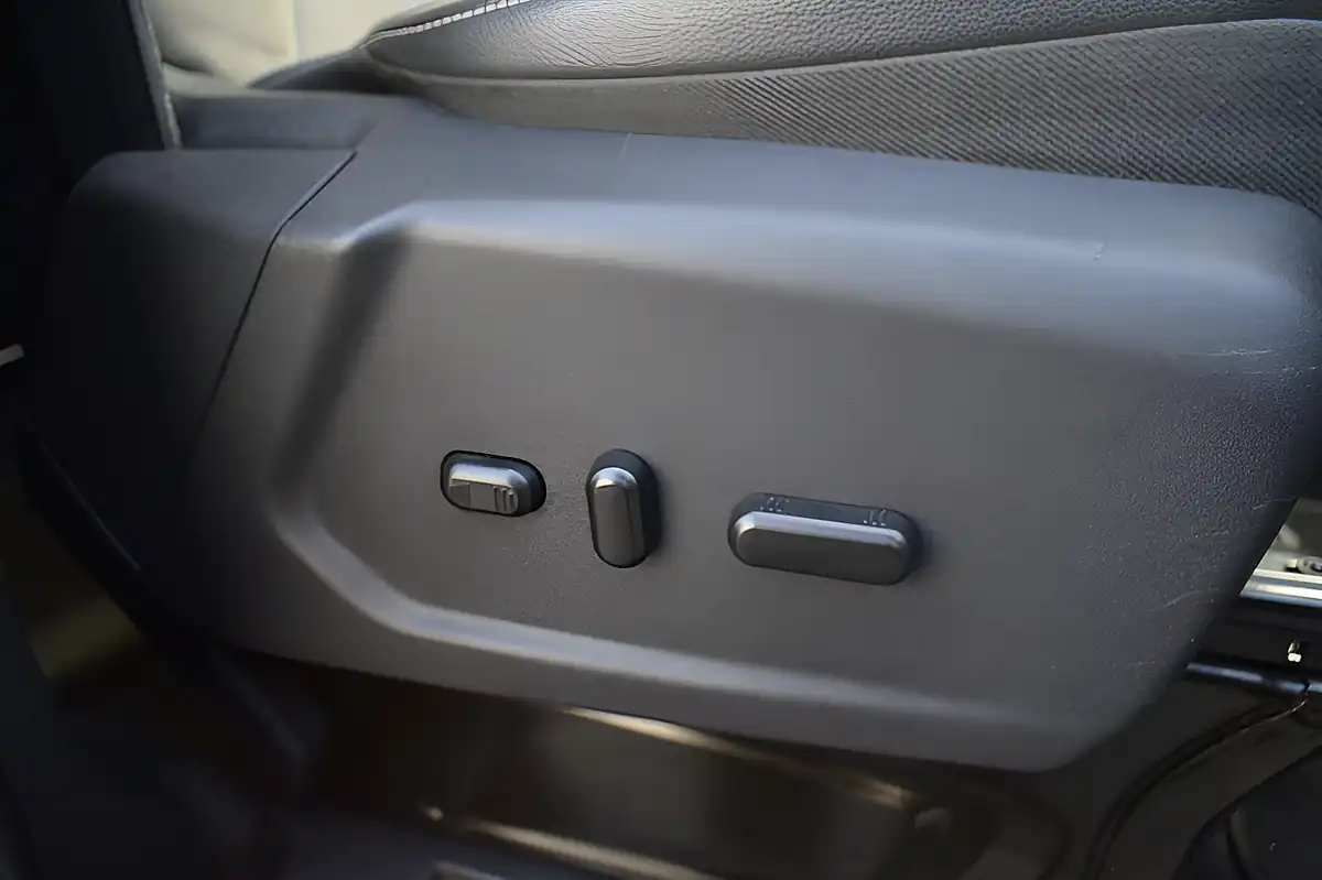 Used 2017 Ford Tourneo Custom Titanium Magnetic Grey - Interior and Exterior details 10