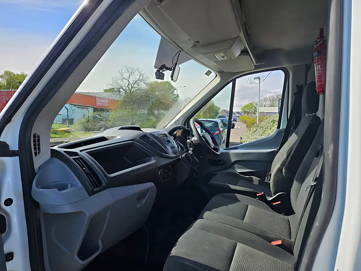 Used 2017 Ford Transit 350 Mwb L2H2 White - Interior and Exterior details 11