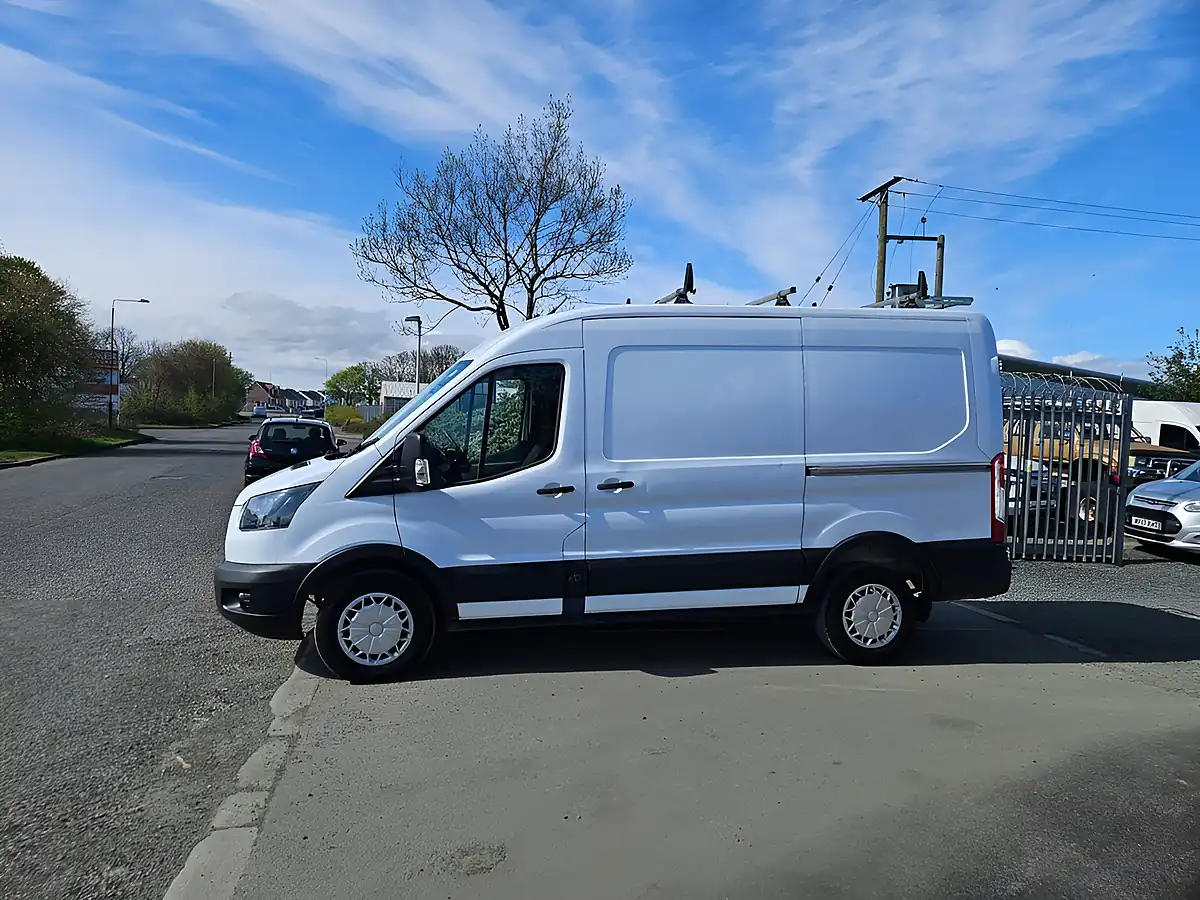 Used 2017 Ford Transit 350 Mwb L2H2 White - Interior and Exterior details 5