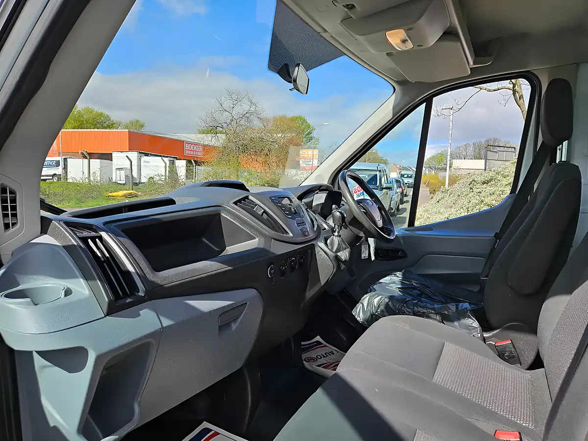 Used 2017 Ford Transit 350 RWD Lwb Dropside White - Interior and Exterior details 10