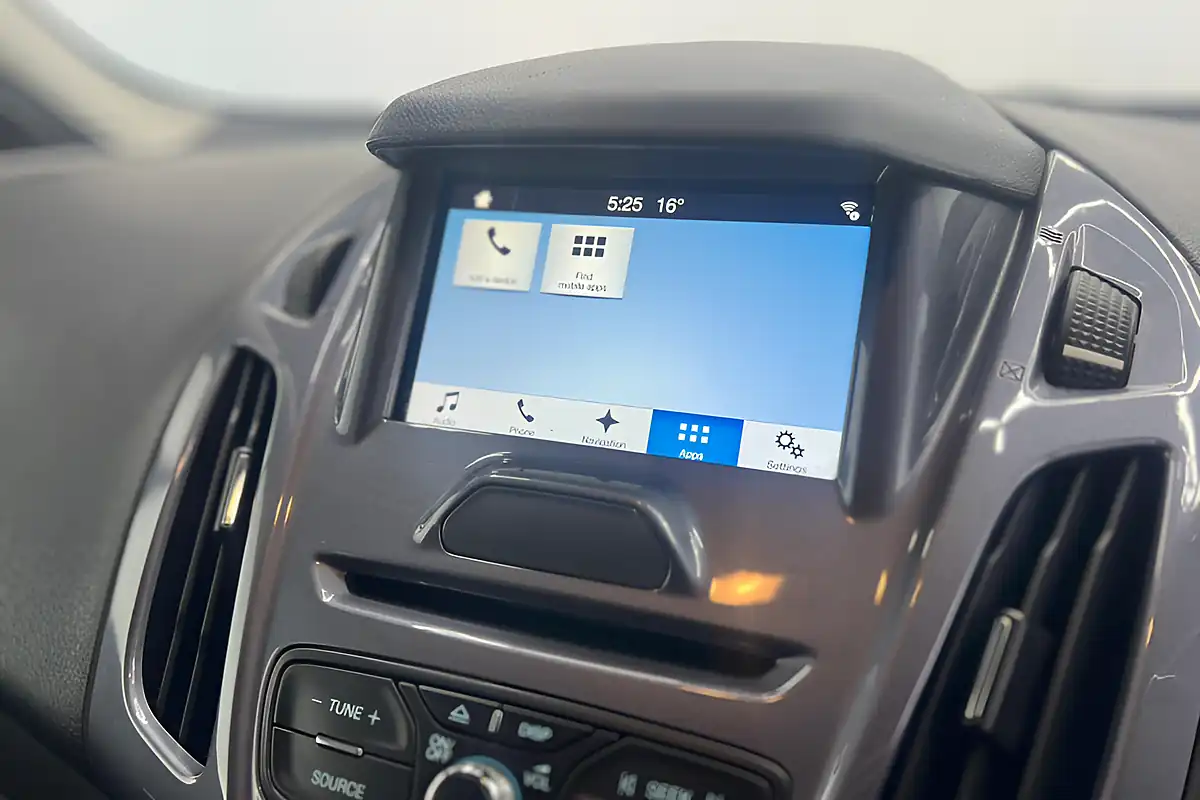 Used 2017 Ford Transit Connect 200 Limited White - Interior and Exterior details 20