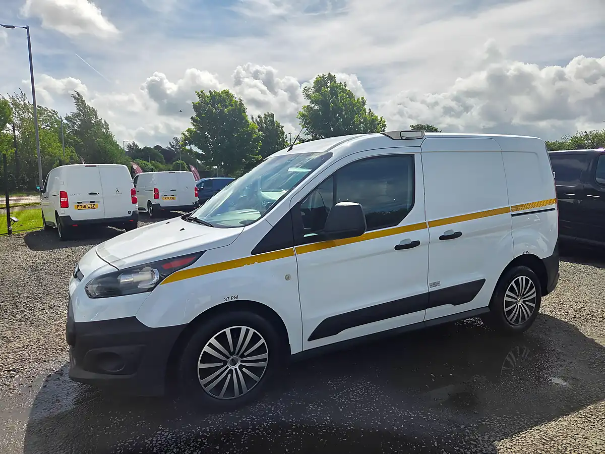 Used 2017 Ford Transit Connect 220 L1 H1 5dr White - Interior and Exterior details 7