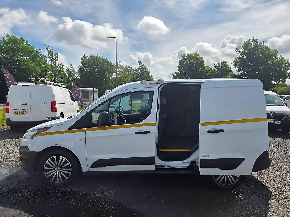 Used 2017 Ford Transit Connect 220 L1 H1 5dr White - Interior and Exterior details 9