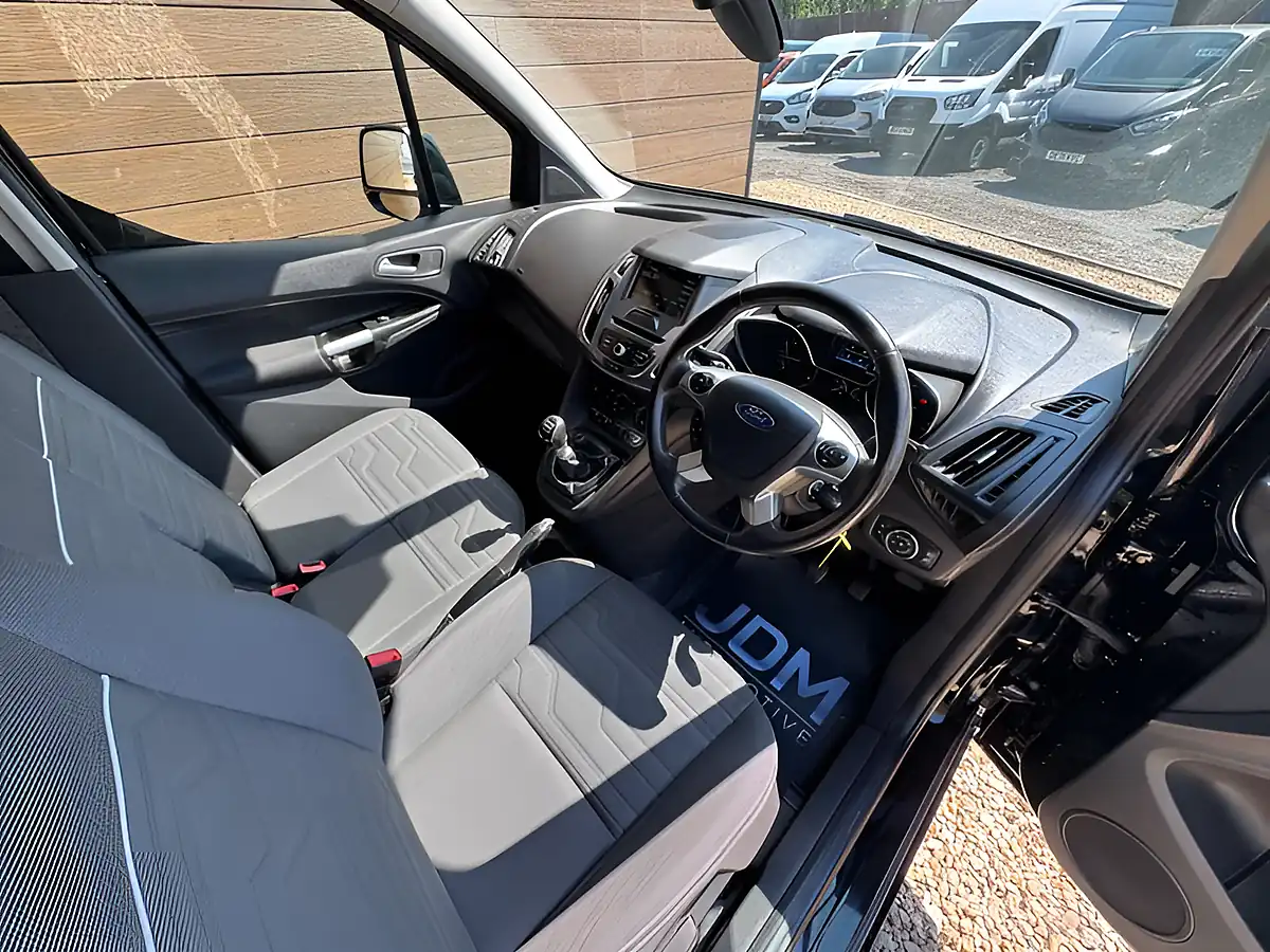 Used 2017 Ford Transit Connect 240 Limited Black - Interior and Exterior details 16