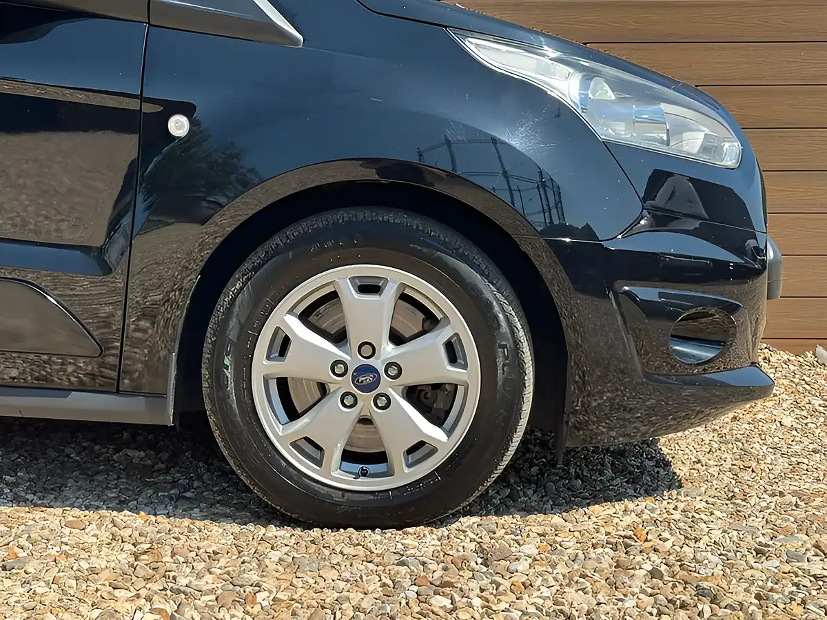 Used 2017 Ford Transit Connect 240 Limited Black - Interior and Exterior details 9