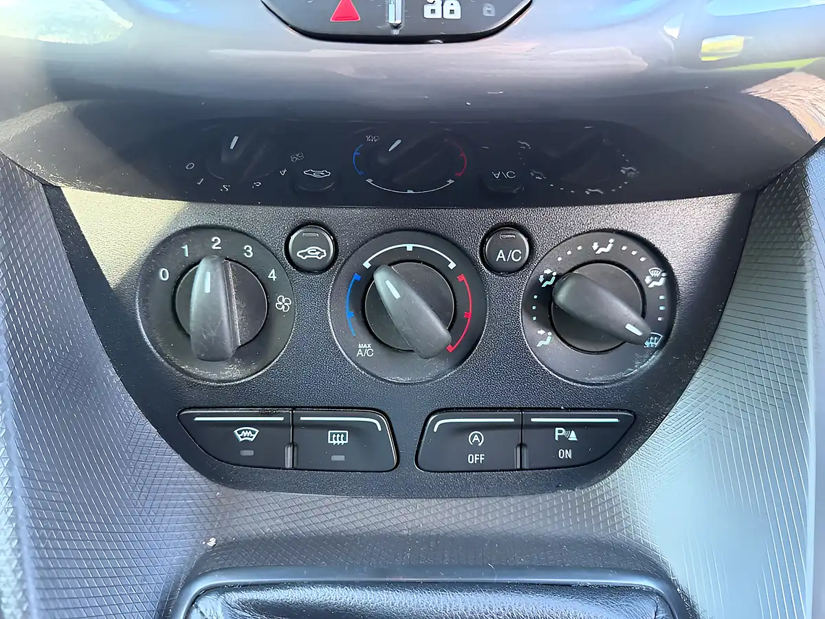 Used 2017 Ford Transit Connect Limited Blue - Interior and Exterior details 13