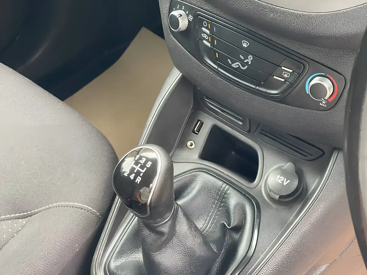 Used 2017 Ford Transit Courier Trend Silver - Interior and Exterior details 14