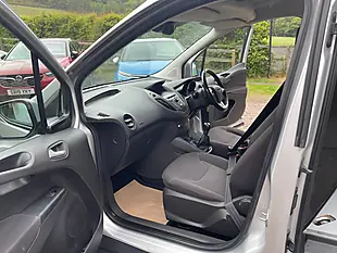 Used 2017 Ford Transit Courier Trend Silver - Interior and Exterior details 15