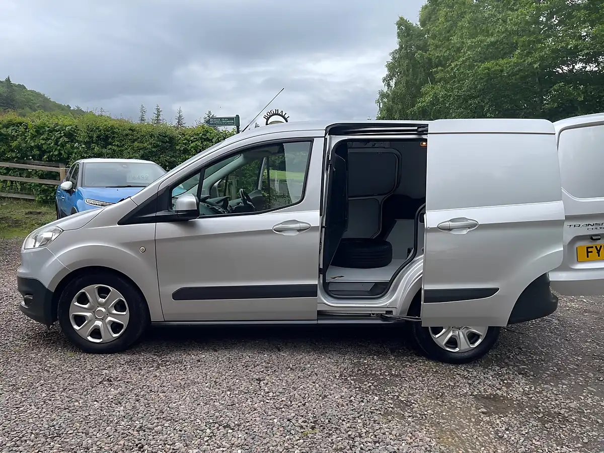 Used 2017 Ford Transit Courier Trend Silver - Interior and Exterior details 19