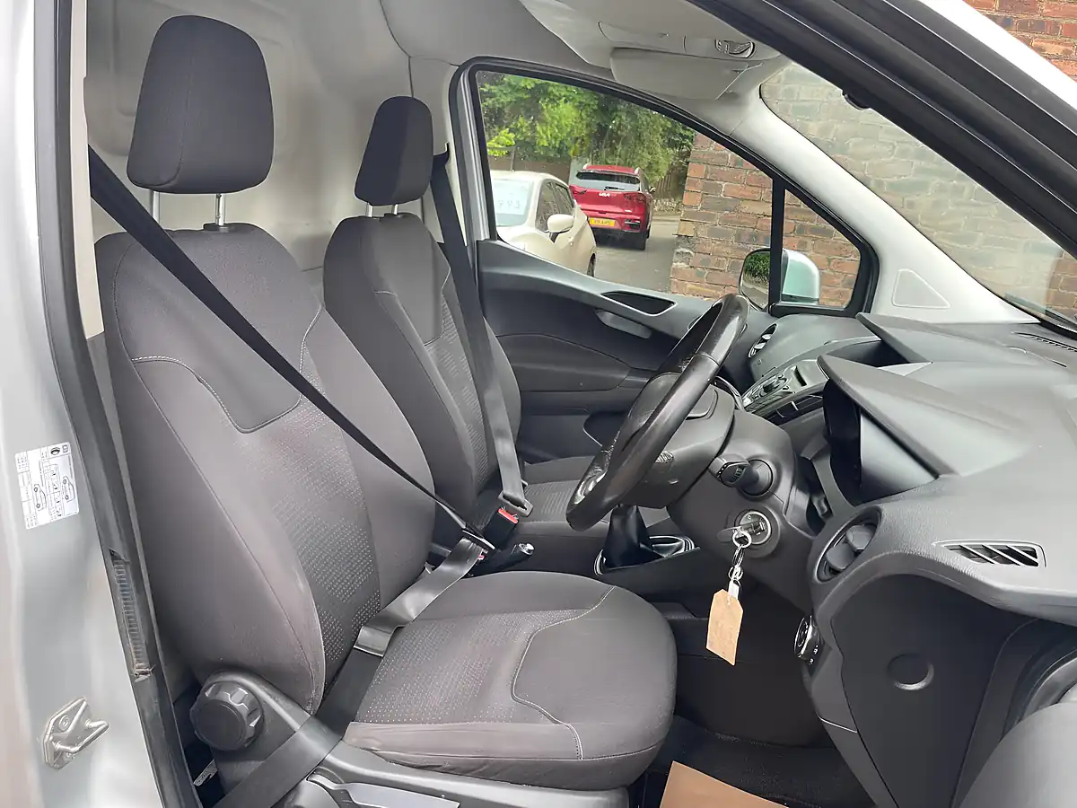 Used 2017 Ford Transit Courier Trend Silver - Interior and Exterior details 6