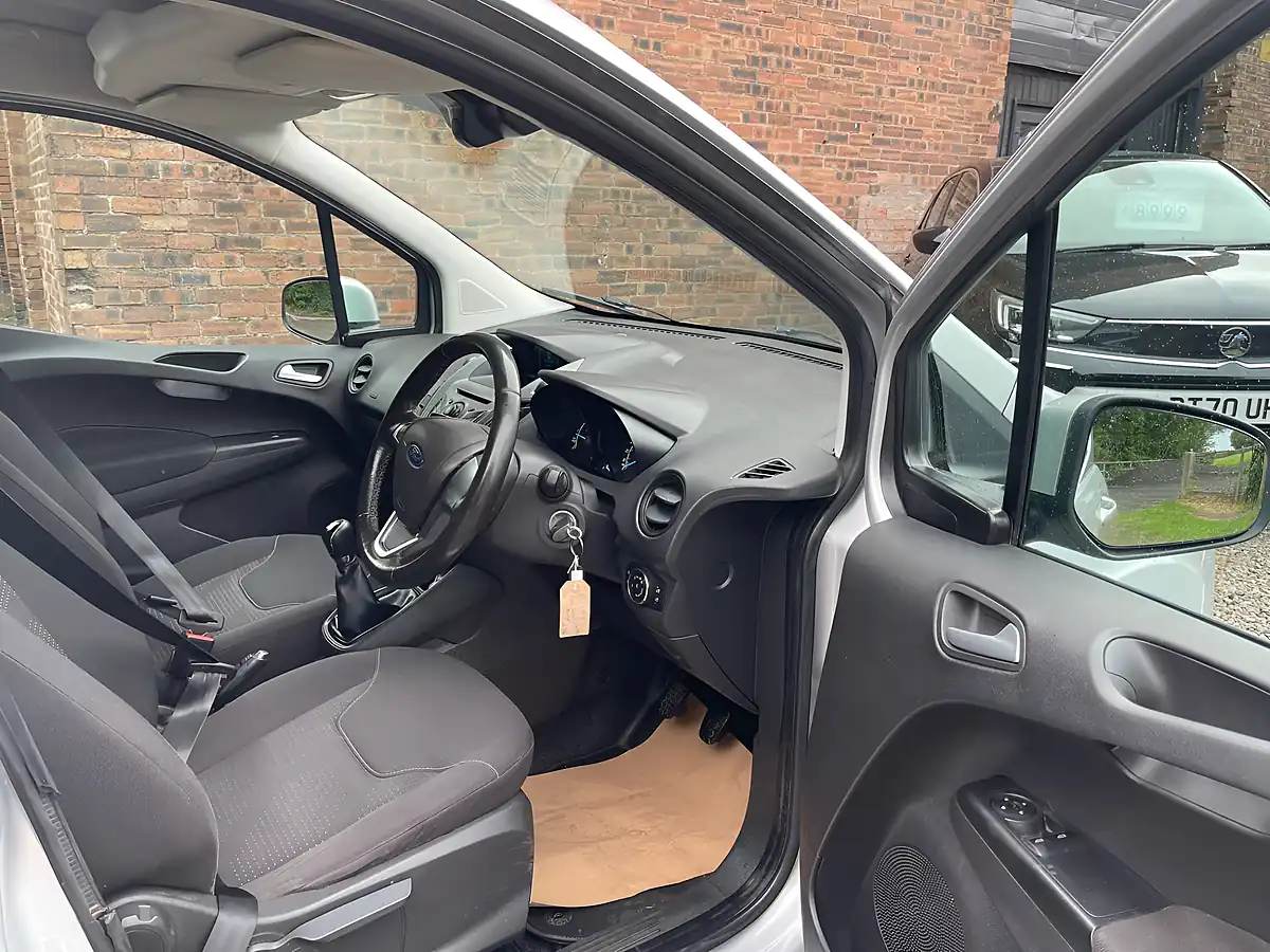 Used 2017 Ford Transit Courier Trend Silver - Interior and Exterior details 7