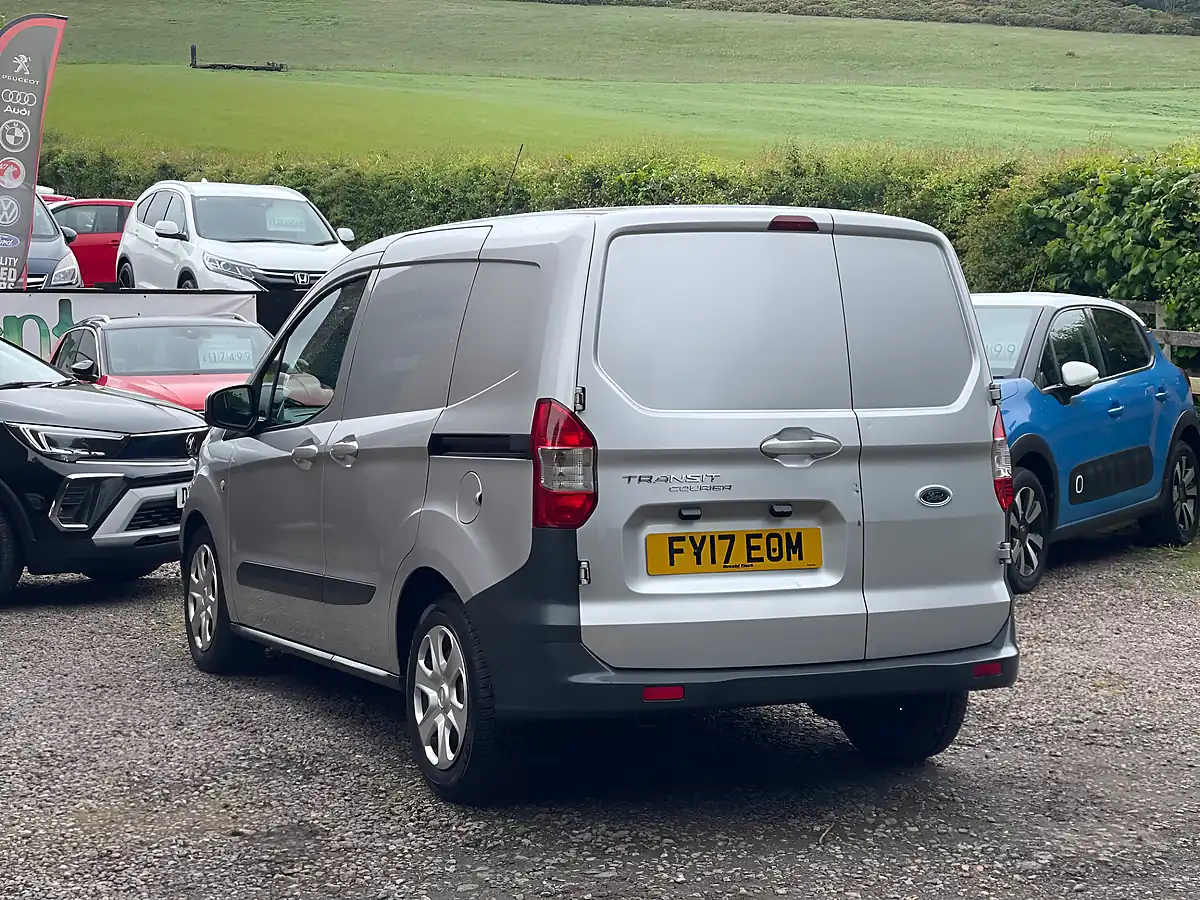 Used 2017 Ford Transit Courier Trend Silver - Interior and Exterior details 8