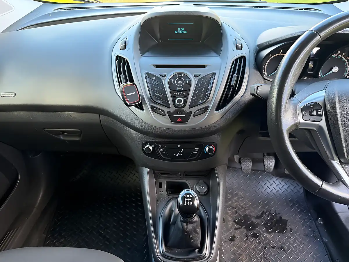 Used 2017 Ford Transit Courier Trend Silver - Interior and Exterior details 11