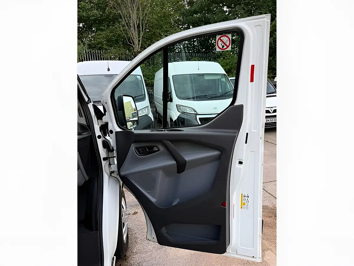 Used 2017 Ford Transit Custom 250 Panel Van White - Interior and Exterior details 13