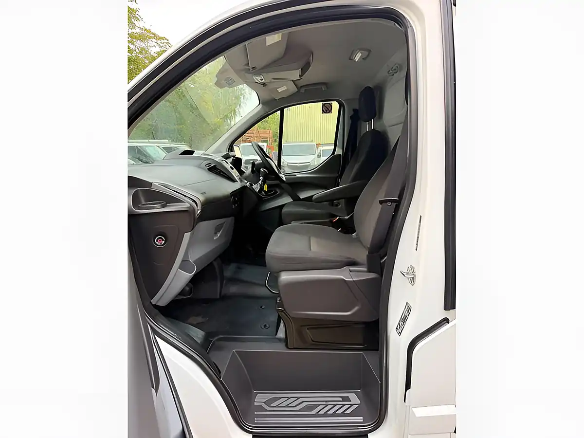 Used 2017 Ford Transit Custom 250 Panel Van White - Interior and Exterior details 17