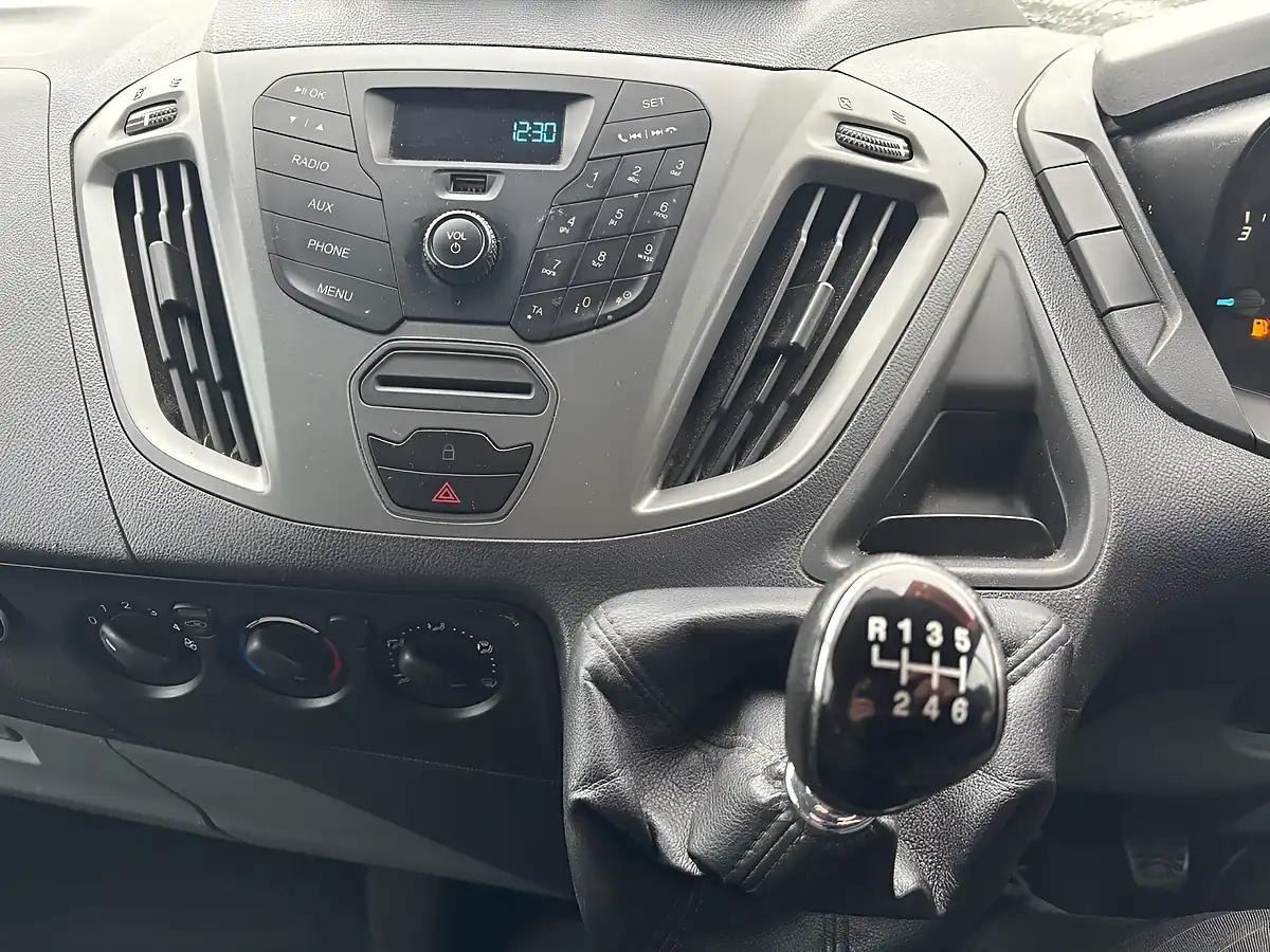 Used 2017 Ford Transit Custom 270 White - Interior and Exterior details 11
