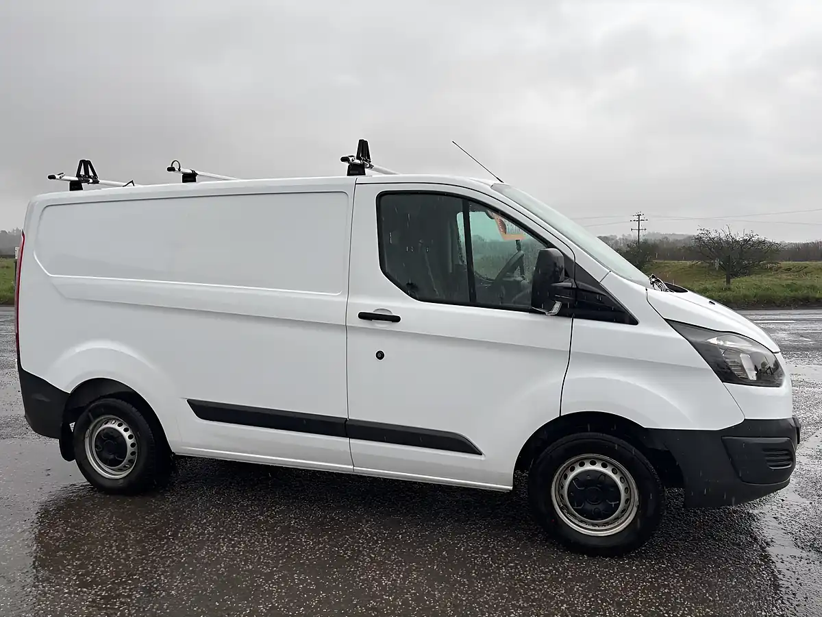 Used 2017 Ford Transit Custom 270 White - Interior and Exterior details 2