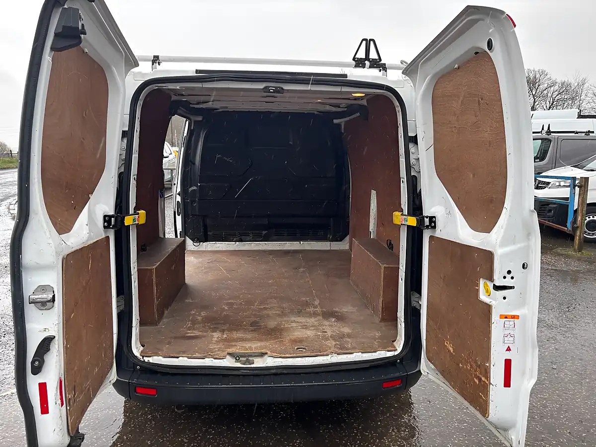 Used 2017 Ford Transit Custom 270 White - Interior and Exterior details 7