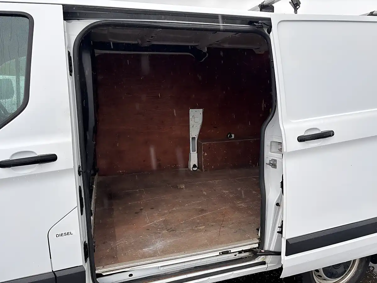 Used 2017 Ford Transit Custom 270 White - Interior and Exterior details 8