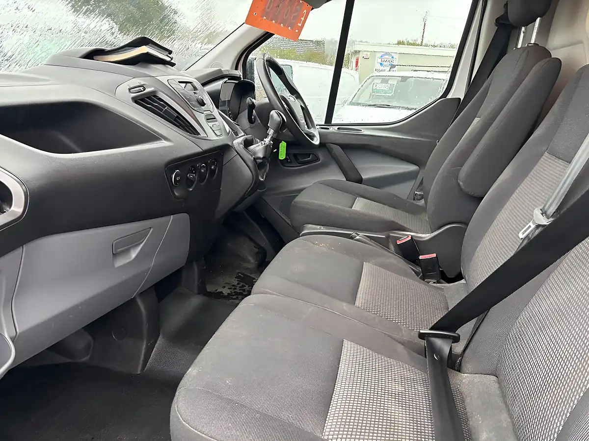 Used 2017 Ford Transit Custom 270 White - Interior and Exterior details 9