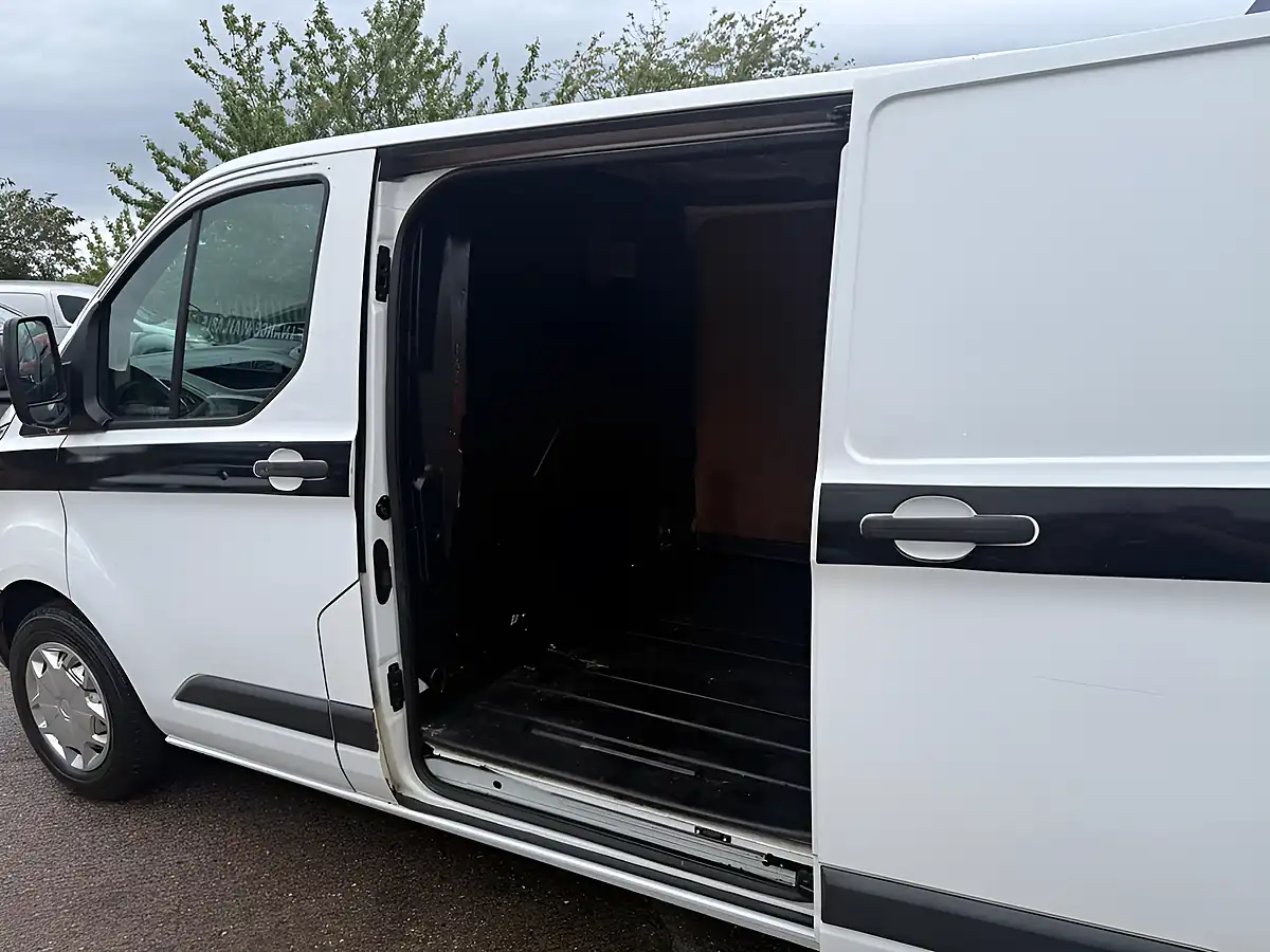 Used 2017 Ford Transit Custom 290 L1 H1 White - Interior and Exterior details 10