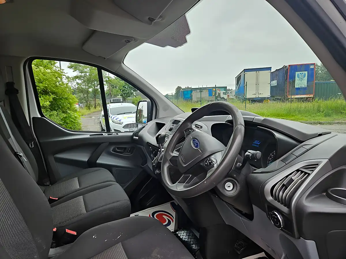 Used 2017 Ford Transit Custom 290 Swb White - Interior and Exterior details 11