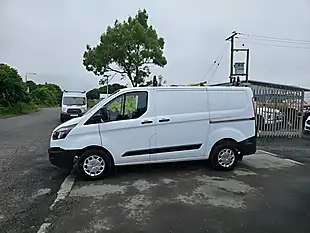 Used 2017 Ford Transit Custom 290 Swb White - Interior and Exterior details 5