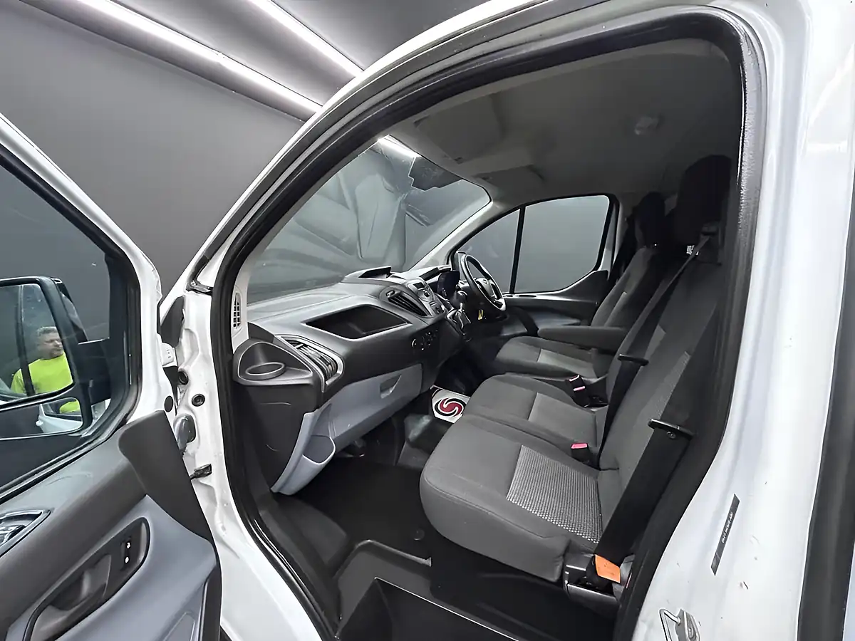Used 2017 Ford Transit Custom Combi Van White - Interior and Exterior details 16
