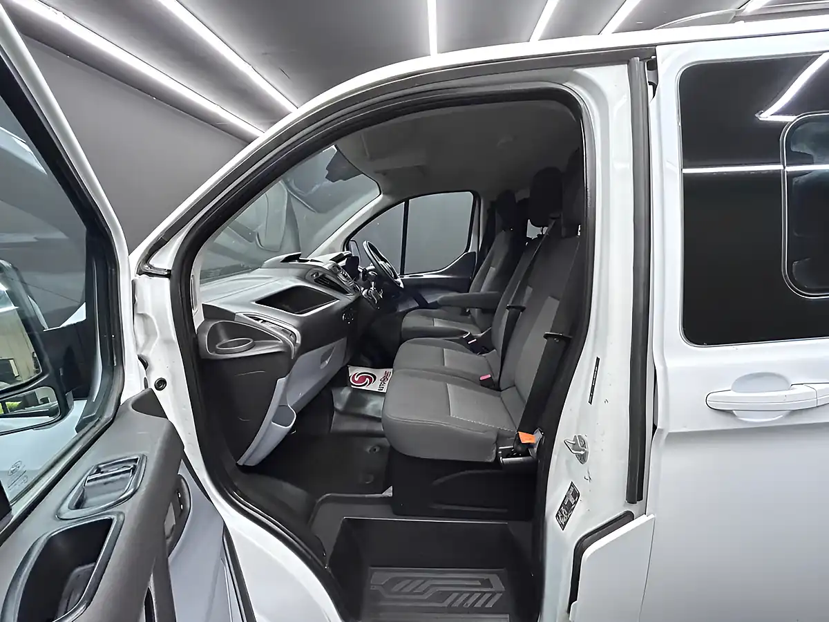 Used 2017 Ford Transit Custom Combi Van White - Interior and Exterior details 17