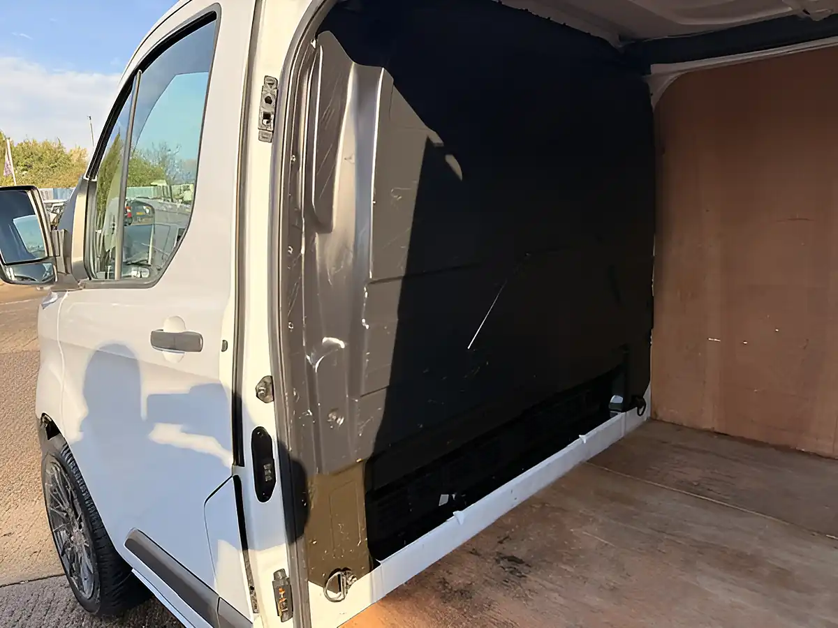 Used 2017 Ford Transit Custom L1 H1 Swb White - Interior and Exterior details 11