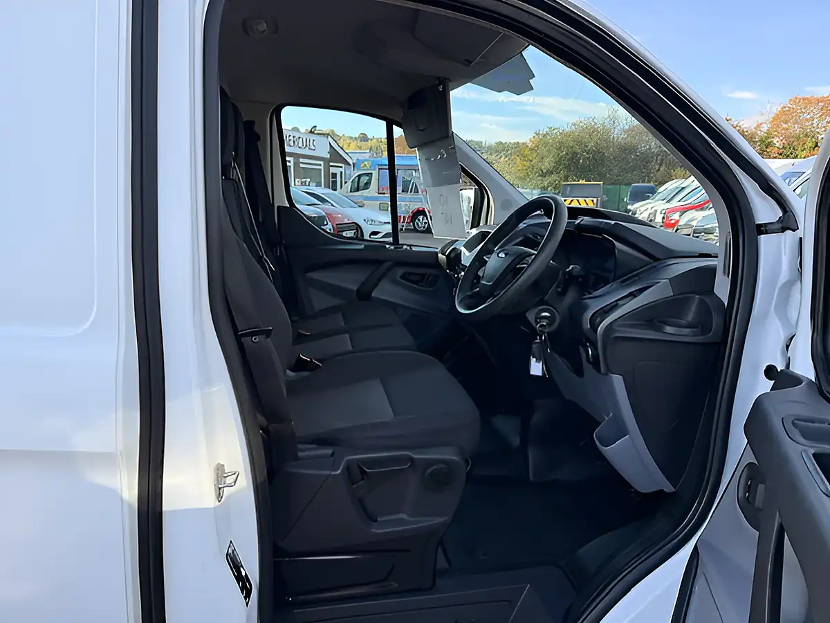 Used 2017 Ford Transit Custom L1 H1 Swb White - Interior and Exterior details 16
