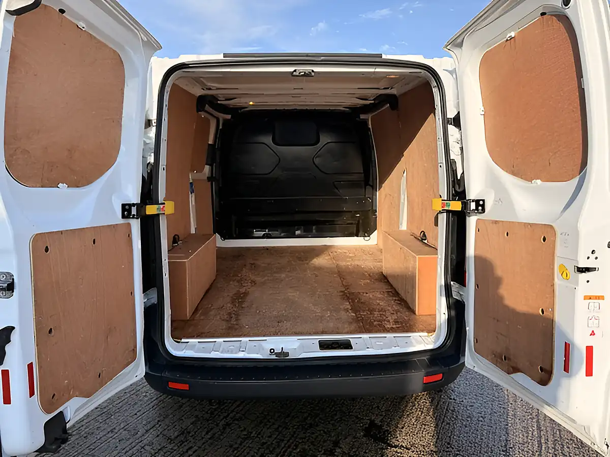 Used 2017 Ford Transit Custom L1 H1 Swb White - Interior and Exterior details 5