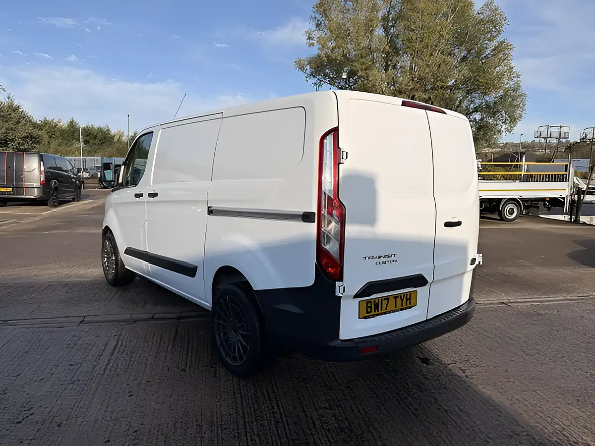 Used 2017 Ford Transit Custom L1 H1 Swb White - Interior and Exterior details 7