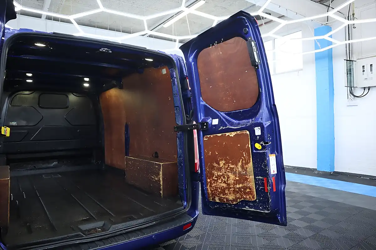 Used 2017 Ford Transit Custom Limited Blue - Interior and Exterior details 11