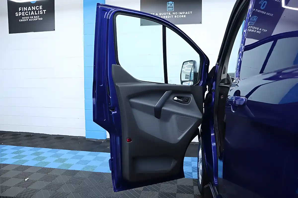 Used 2017 Ford Transit Custom Limited Blue - Interior and Exterior details 13