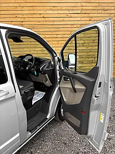 Used 2017 Ford Transit Custom Limited Crew Van Silver - Interior and Exterior details 12