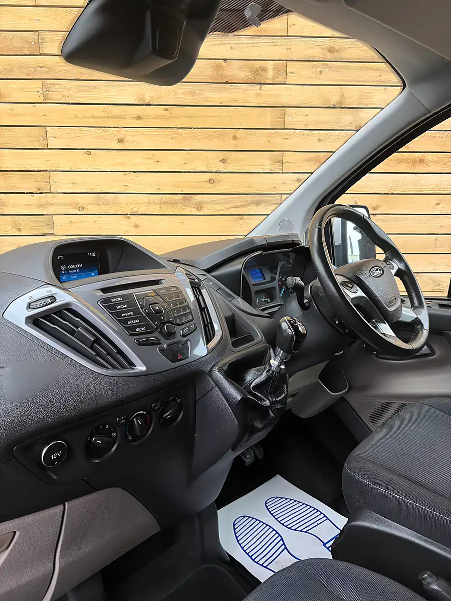 Used 2017 Ford Transit Custom Limited Crew Van Silver - Interior and Exterior details 18