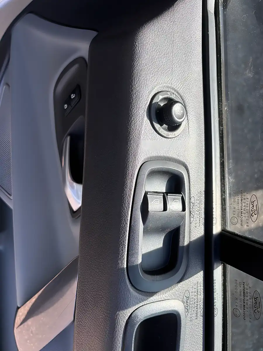 Used 2017 Ford Transit Custom Limited Silver - Interior and Exterior details 20