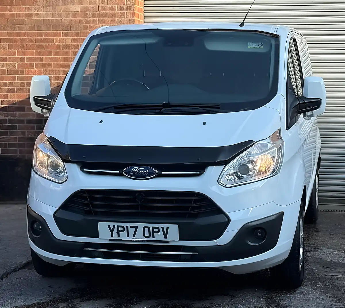Used 2017 Ford Transit Custom Limited White - Interior and Exterior details 11
