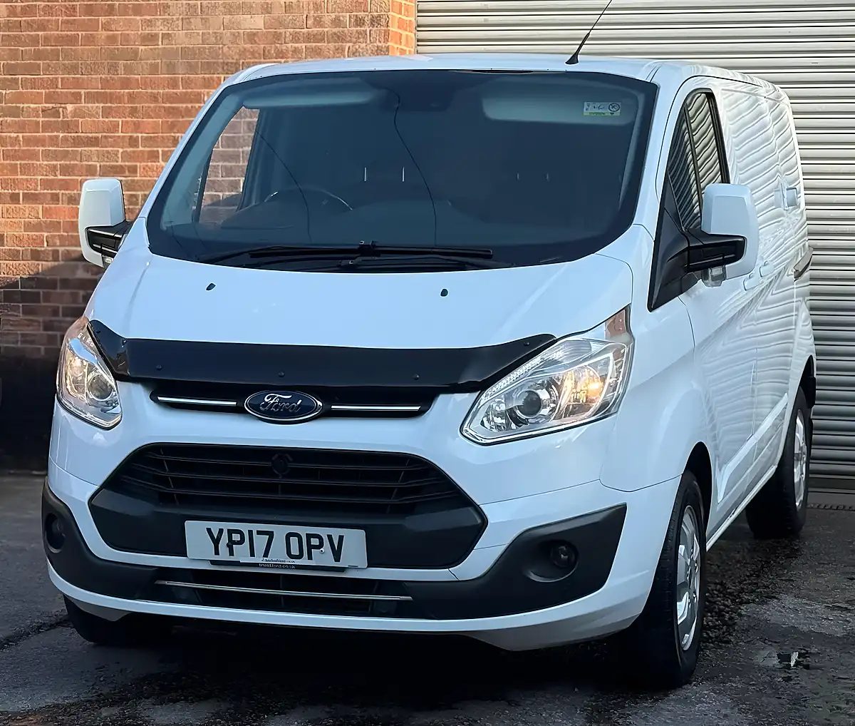 Used 2017 Ford Transit Custom Limited White - Interior and Exterior details 4