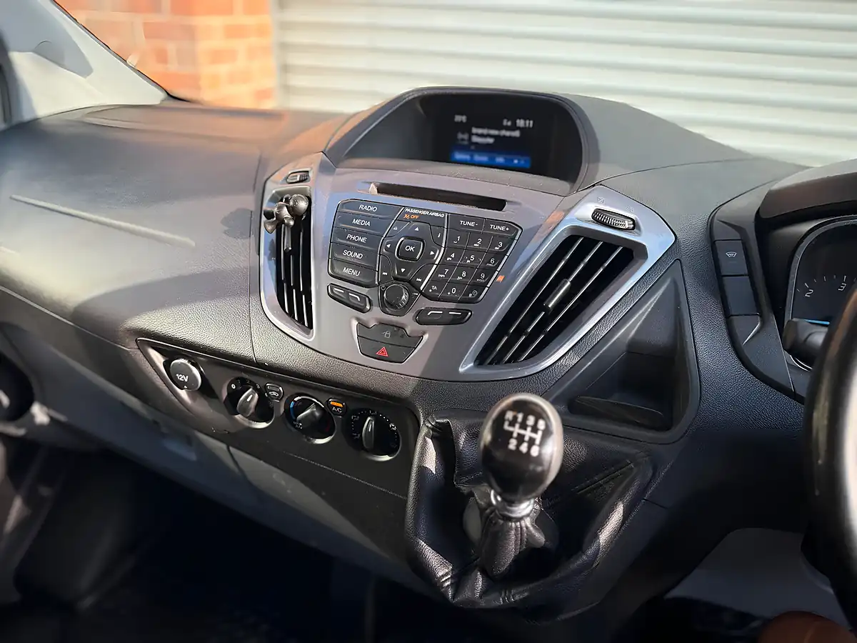 Used 2017 Ford Transit Custom Limited White - Interior and Exterior details 8