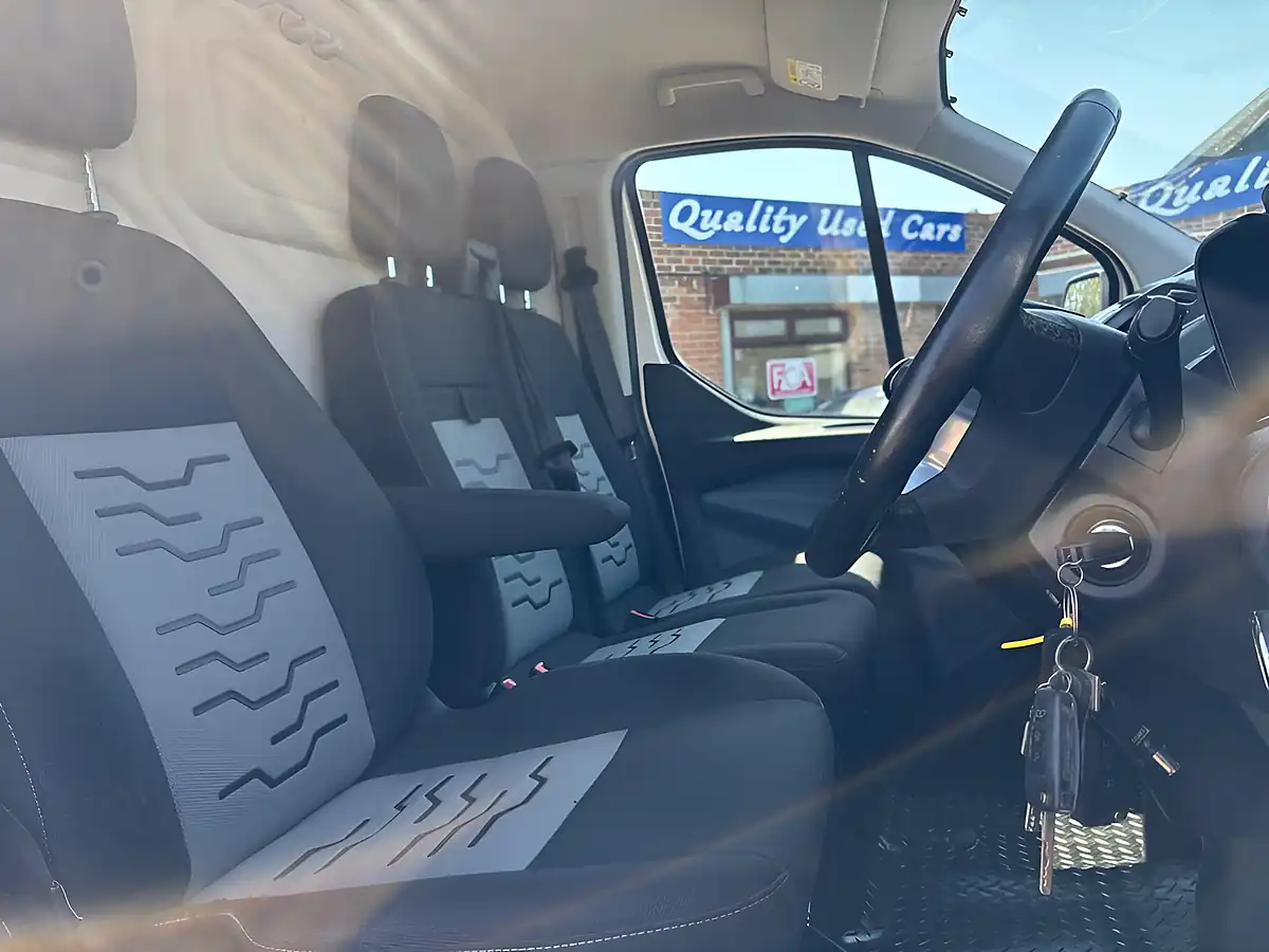 Used 2017 Ford Transit Custom Limited White - Interior and Exterior details 12