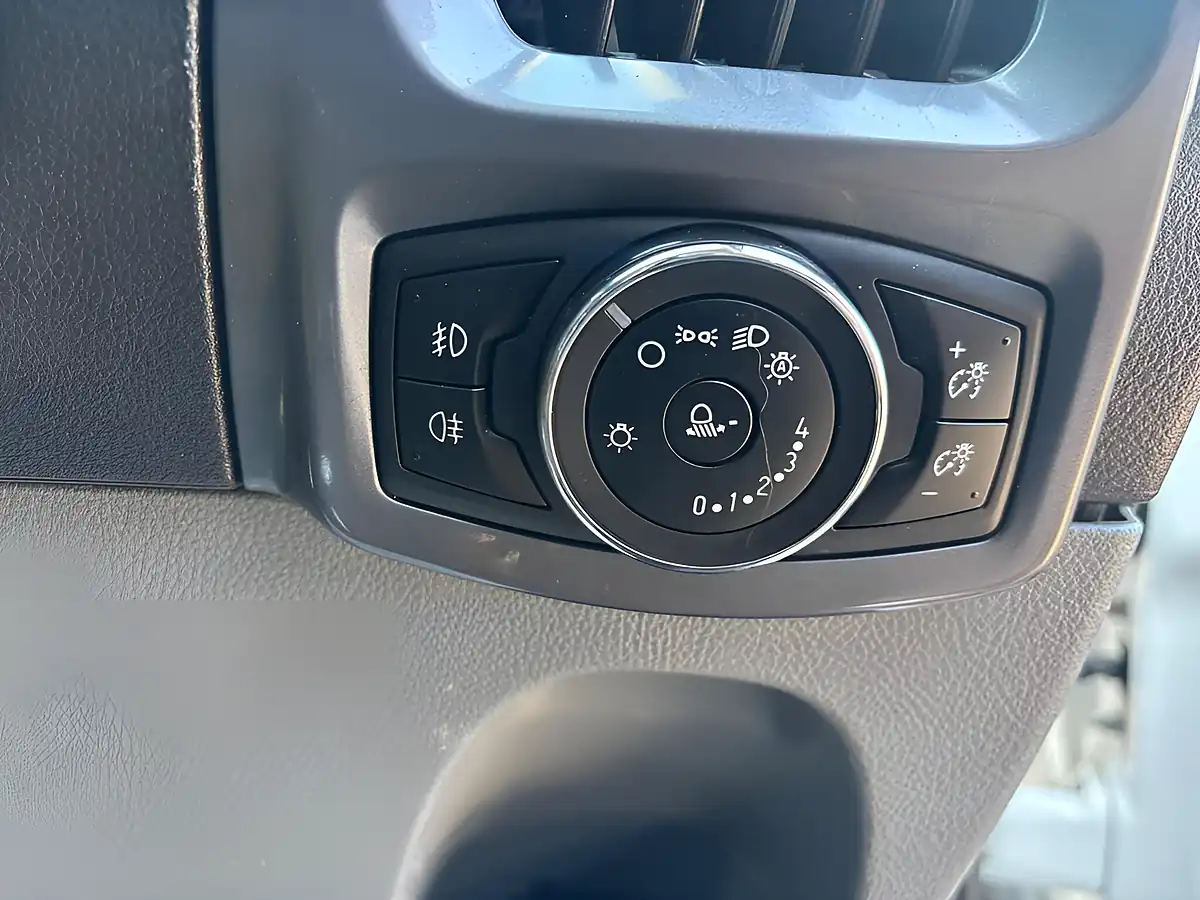 Used 2017 Ford Transit Custom Limited White - Interior and Exterior details 17