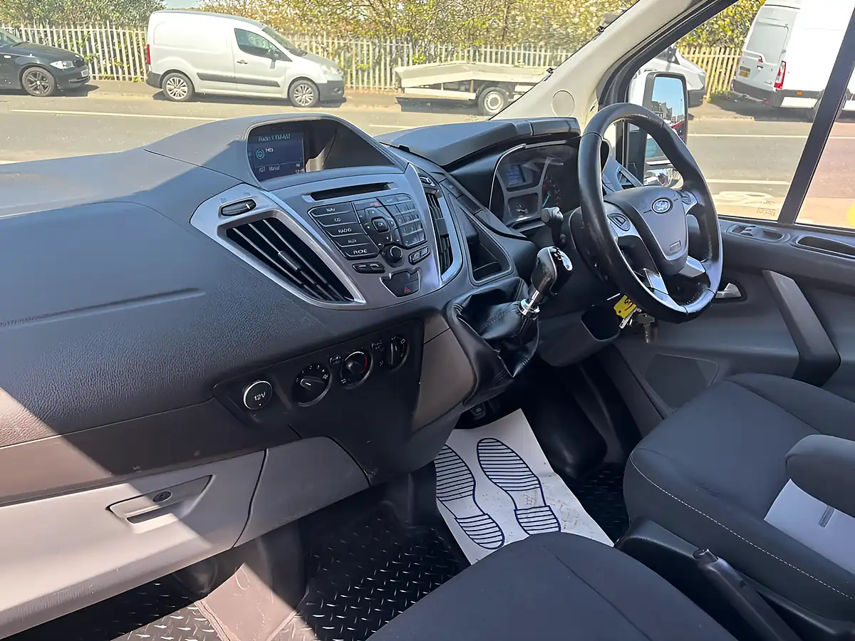 Used 2017 Ford Transit Custom Limited White - Interior and Exterior details 18
