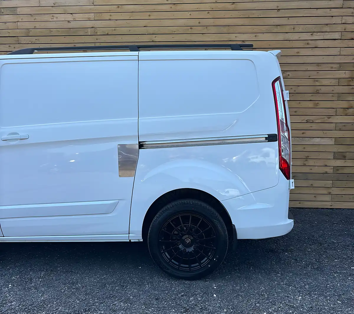 Used 2017 Ford Transit Custom Trend White - Interior and Exterior details 10