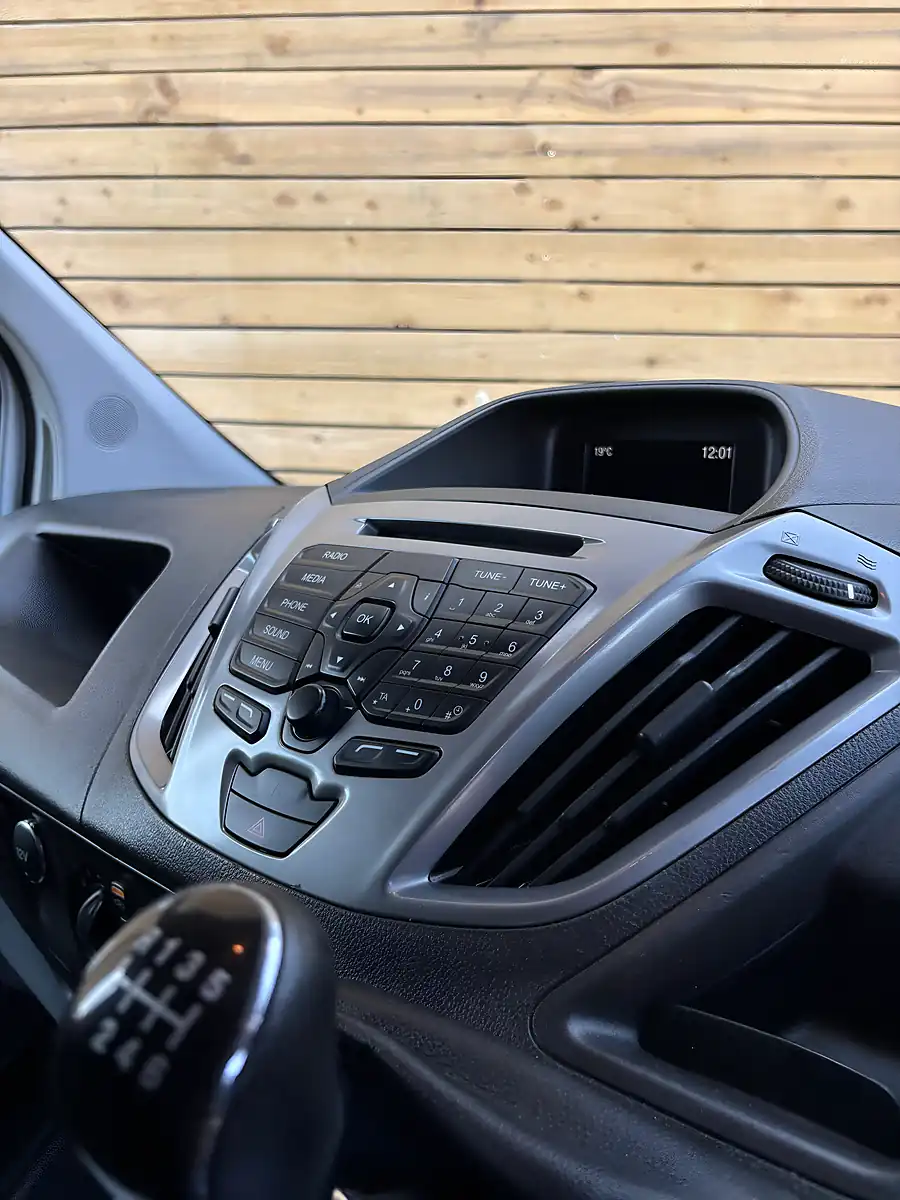 Used 2017 Ford Transit Custom Trend White - Interior and Exterior details 14