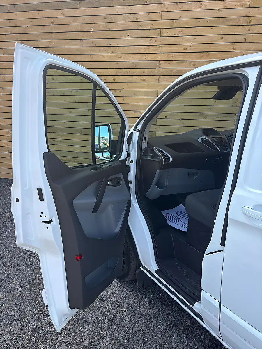 Used 2017 Ford Transit Custom Trend White - Interior and Exterior details 16